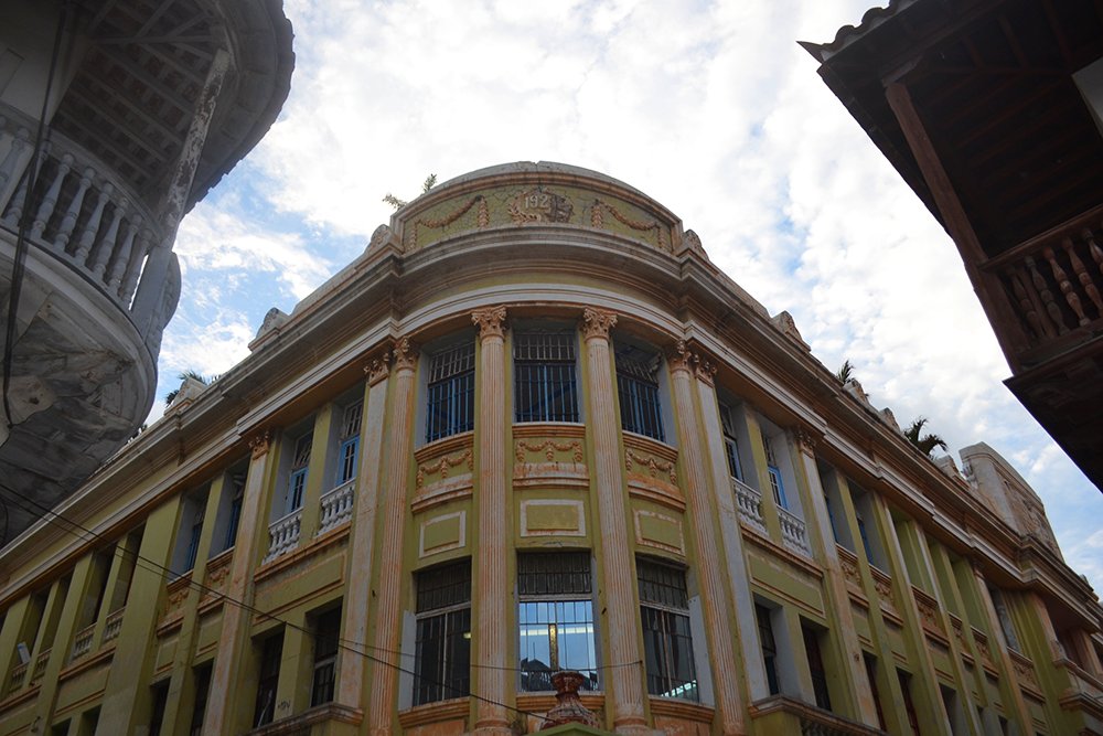 CtgenaDeIndias's tweet photo. En la esquina de las calles Baloco y Sto Domingo, se erige esta edificación de estilo republicano construida 1923. https://t.co/vkrm77X6xQ