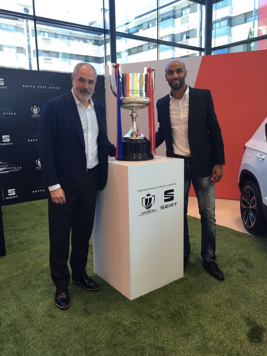FredericKanoute's tweet photo. Con Zubizareta en el evento bonito de @tuSEAT para la presentación de la final de #CopaDelRey .
@12manSports https://t.co/IurwZa5X7d