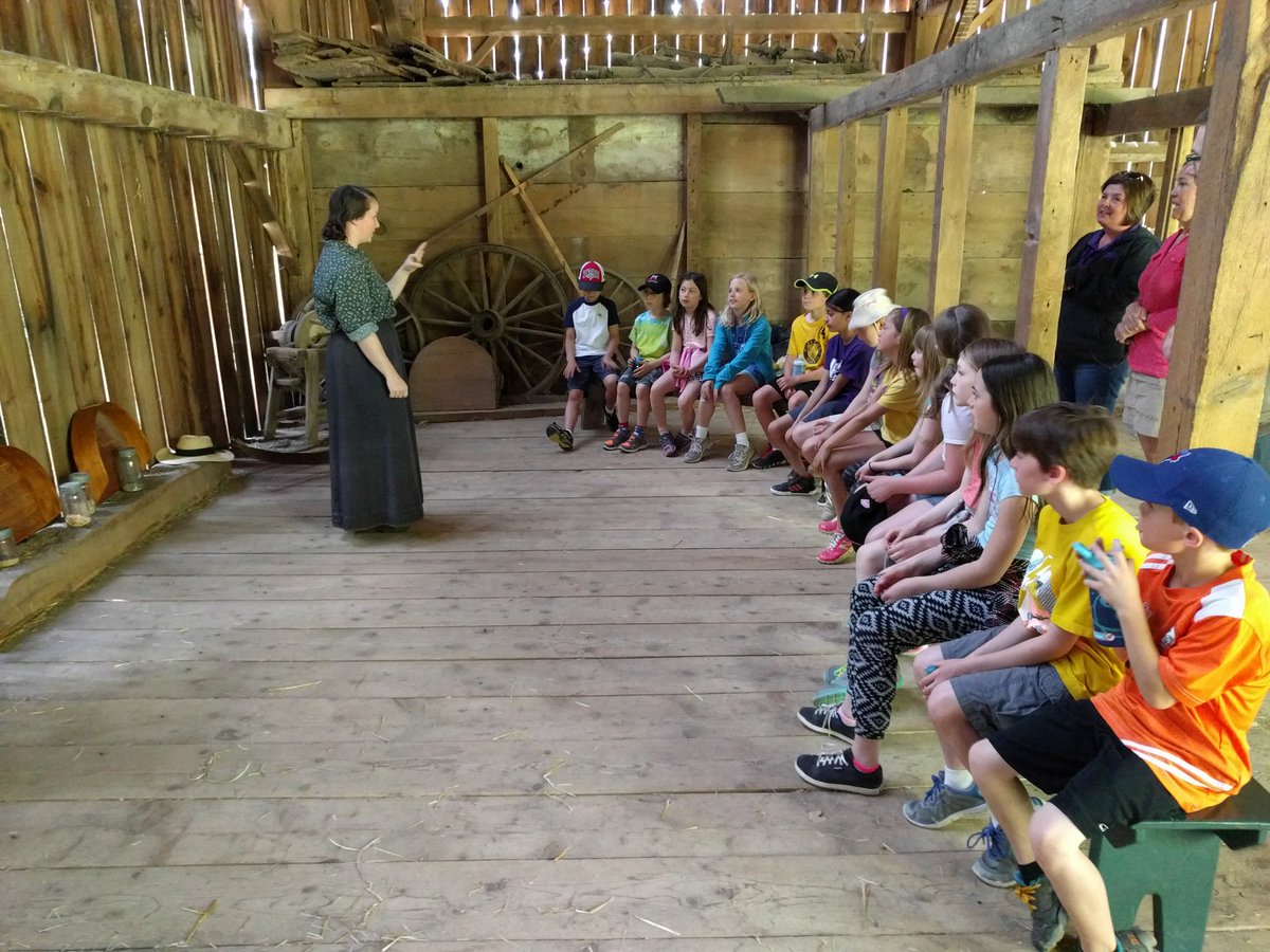 classwithsmith's tweet photo. We are learning in the barn! @WRegionMuseum #LexVisitsFun https://t.co/Oy7dIPsgu5
