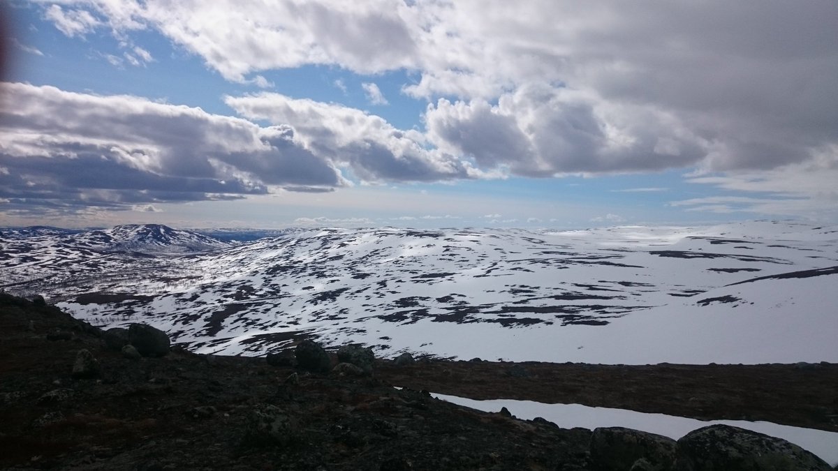 Kilpisjärvi tarjosi hyvät puitteet potkasta leirikausi käyntiin. 5 pv vierähti nopeasti tuntureilla hiihdellessä!
