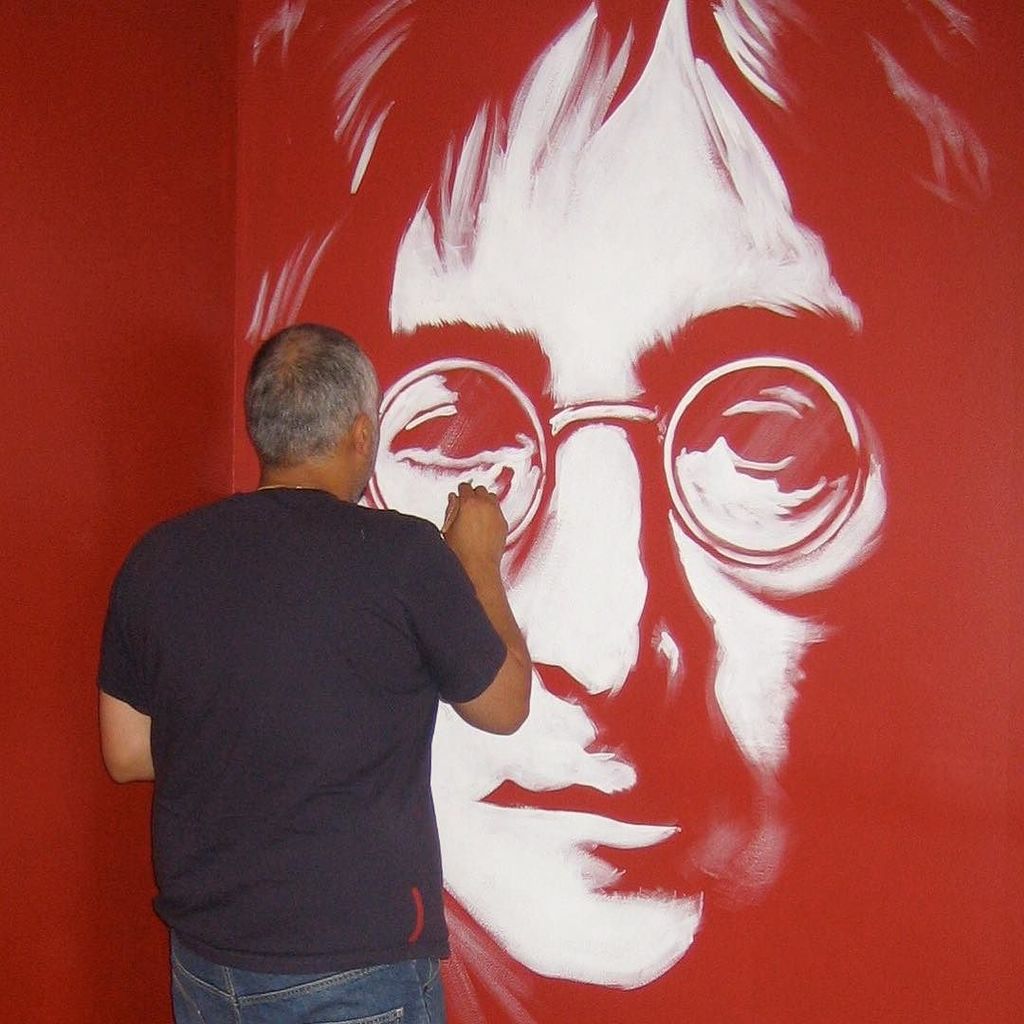 davebenning_Art's tweet photo. #flashbackfriday me painting my "Working Class Hero" mural in my old studio.. #workingclas… https://t.co/di3Lxr5ImZ https://t.co/3SZYqcMrhI