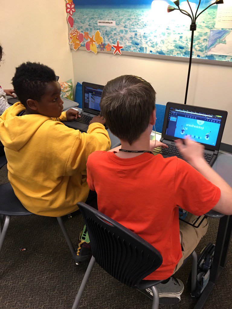 MsClarkCTE's tweet photo. LAB 21 students working on their career projects. #fcpscte #umscte https://t.co/OpEw1Zt242