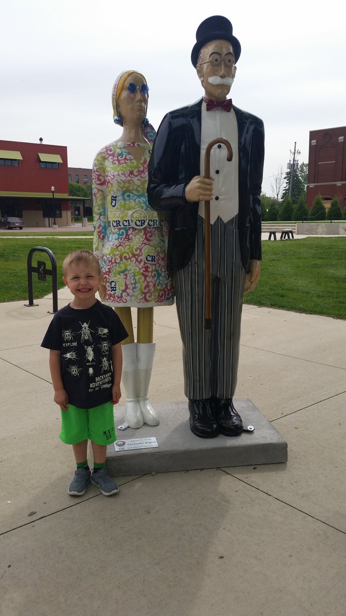 hawkeyekt's tweet photo. Brother from another mother. @GO_CedarRapids @CROveralls @NewBoCityMarket  @HIGH_ENERGYIOWA  #GOCR #gocedarrapids https://t.co/GPpP5ctvTT