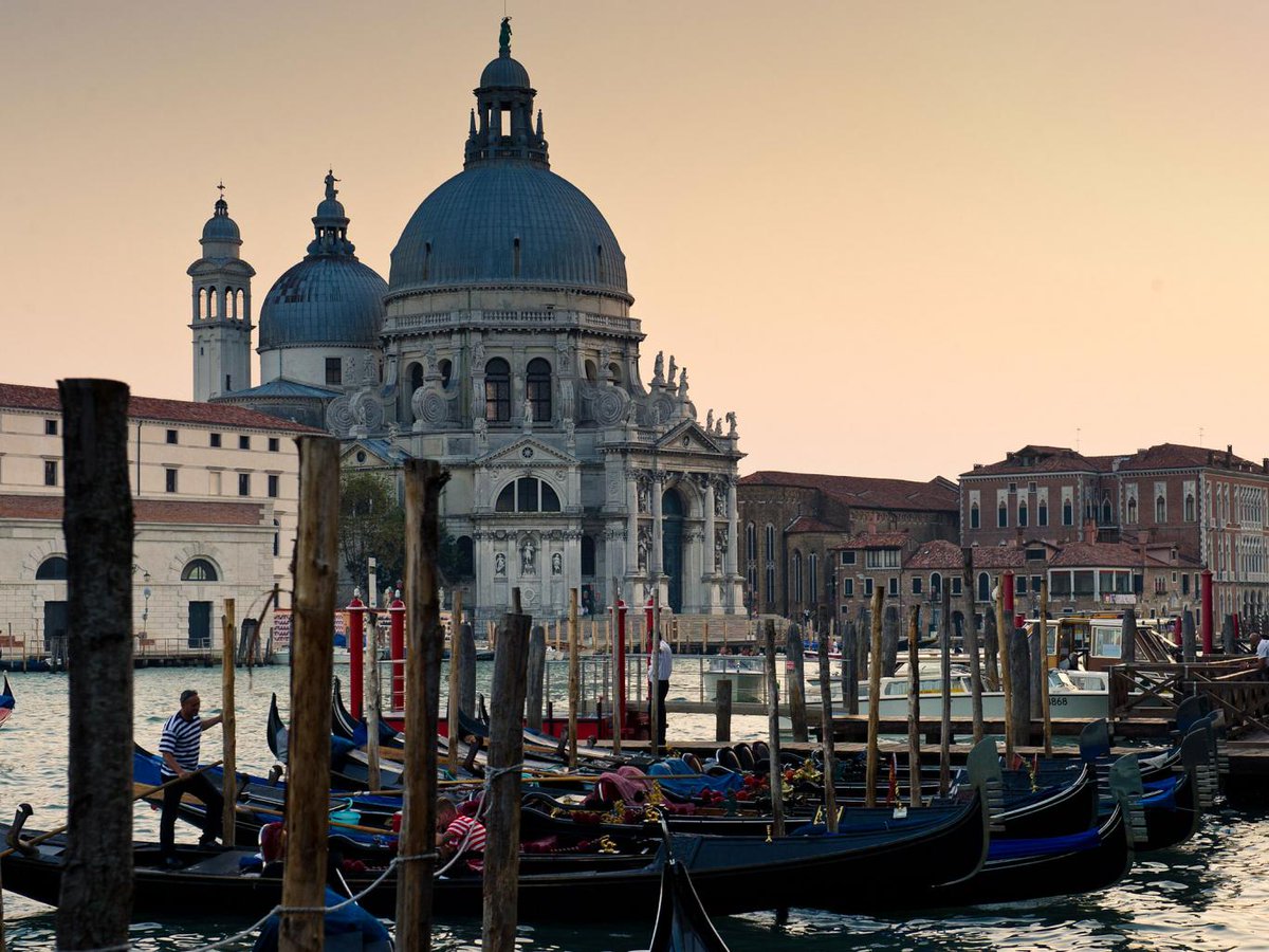 ShareableLists's tweet image. The 19 most popular European honeymoon destinations
ow.ly/4njyWk #travel #honeymoon #marriage