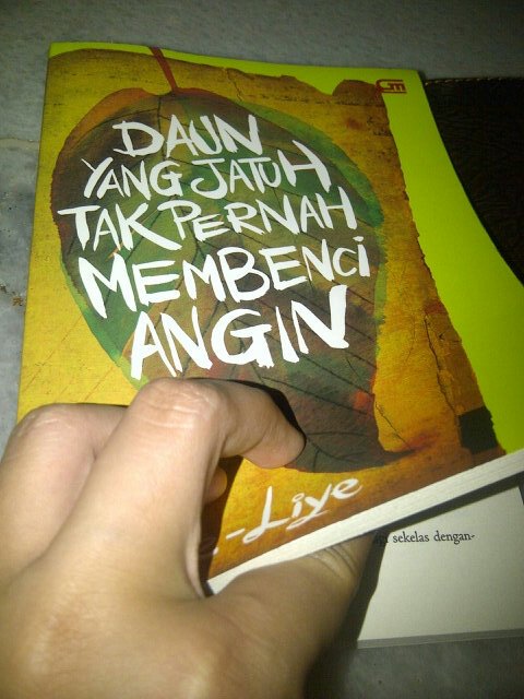 cahayarembul4n6's tweet photo. Diamnya jauh lebih menyakitkan dibanding marahnya #tereliye @darwistereliye https://t.co/h9vcJNZnrc