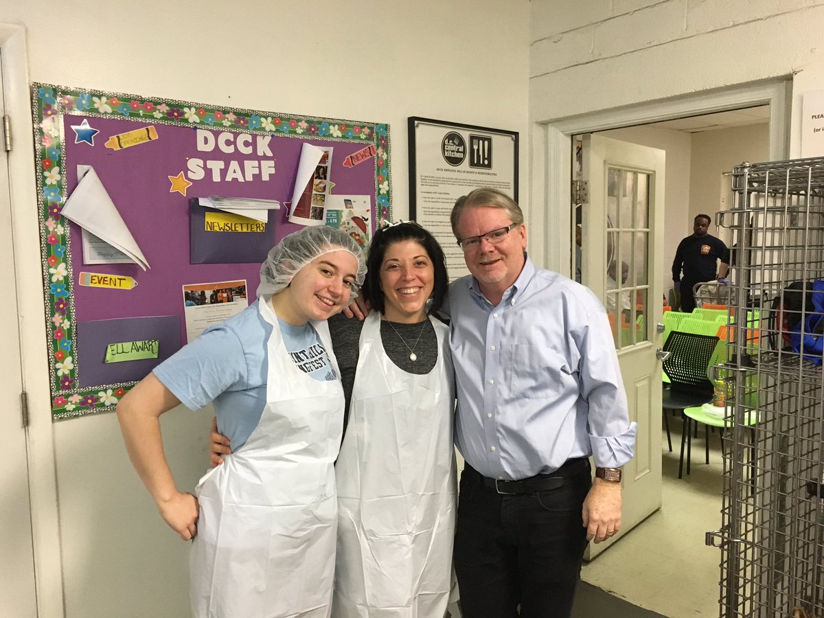 lisawllms's tweet photo. @flinthillnews @dcck Flint Hill making a difference. Building connections #myflinthill #EmptyBowls https://t.co/9YsLllrDeV