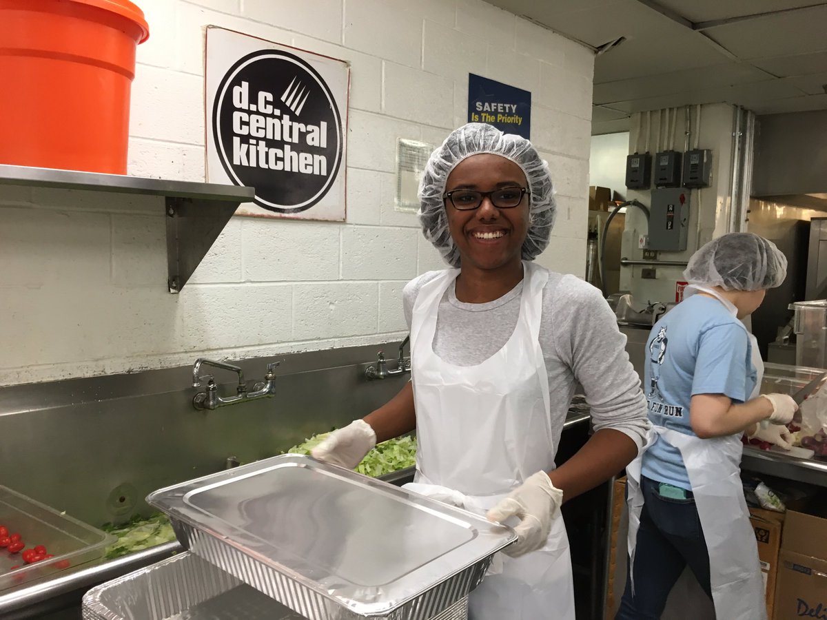 lisawllms's tweet photo. @flinthillnews @dcck Flint Hill making a difference. Building connections #myflinthill #EmptyBowls https://t.co/9YsLllrDeV