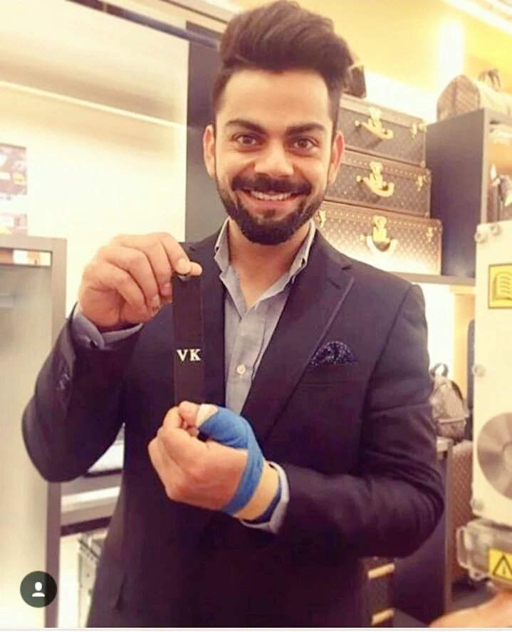 ShivamCreation's tweet photo. A very special good night to the worlds most handsome man @imVkohli https://t.co/zqnJOM4FhV