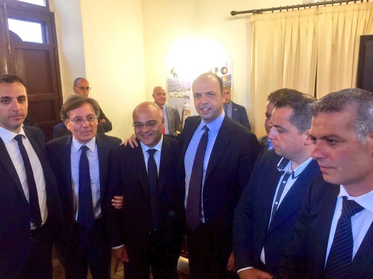 angealfa's tweet photo. Accanto a Presidente #Antoci e agli uomini della scorta che gli hanno salvato vita rischiando la loro. #ParcoNebrodi https://t.co/sC7G9Qpq5t