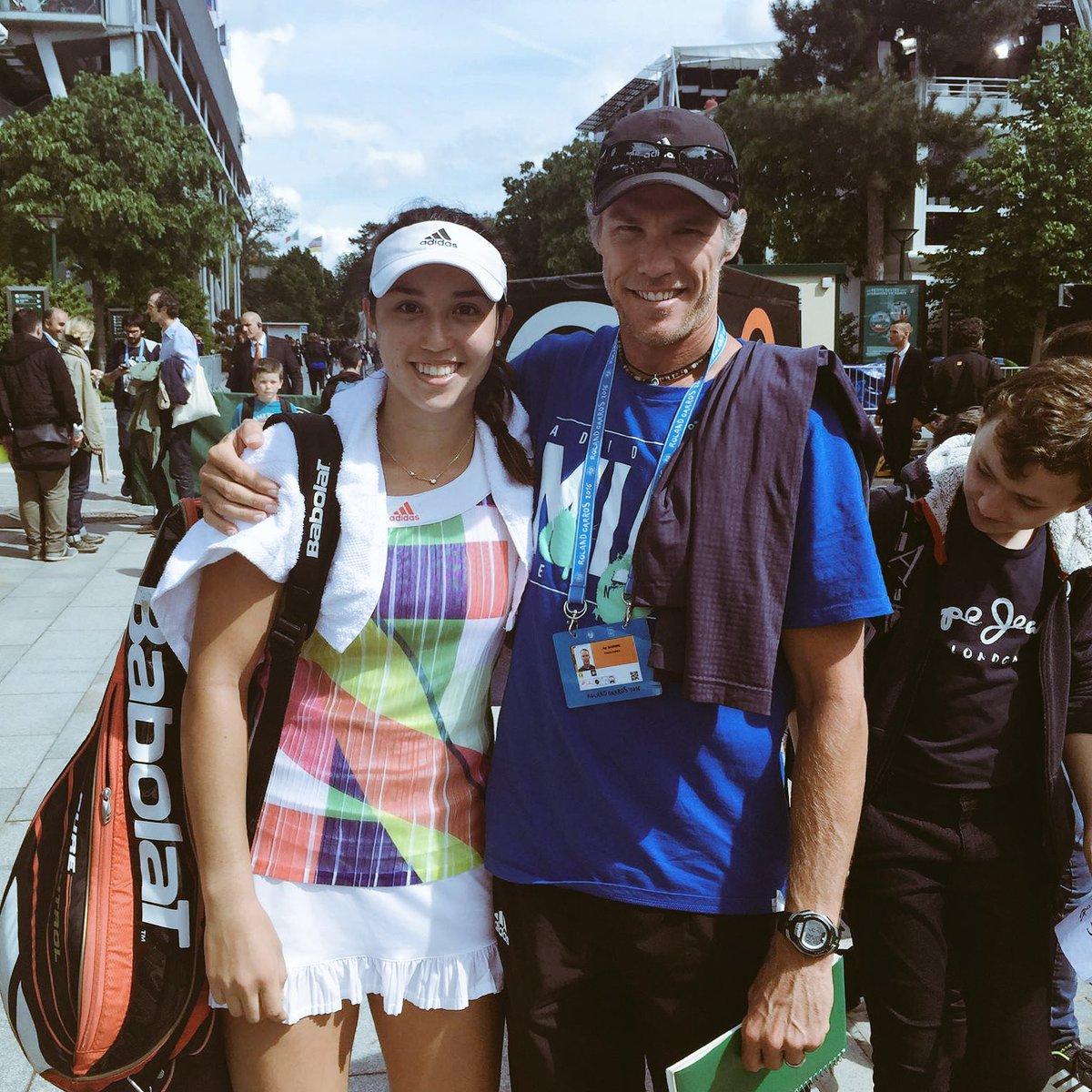 Louisa_Chirico's tweet image. Pumped to qualify for the first time at @rolandgarros 🎉💪🏻 ready for the main draw next week!! #Allez 👊🏻😎@goofa01