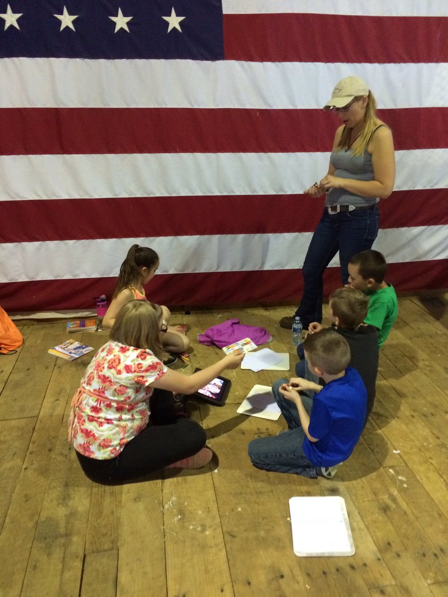 teachkirk's tweet photo. 4th gr created lessons using technology to teach 2nd gr about life in the Civil War @SharpsburgES #180opportunites https://t.co/QCSFCAtRHw