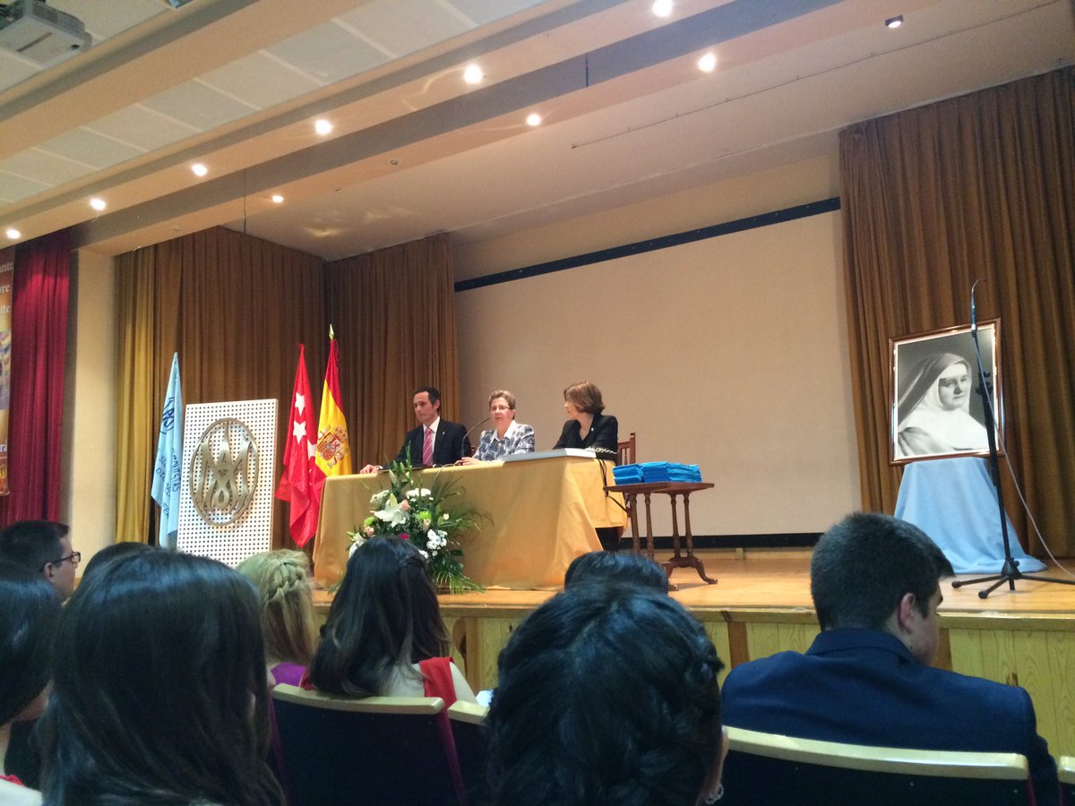 _lainmaculada's tweet photo. Graduación de 2º de Bachiller: comienza el Acto Académico https://t.co/pugyJMmRFC