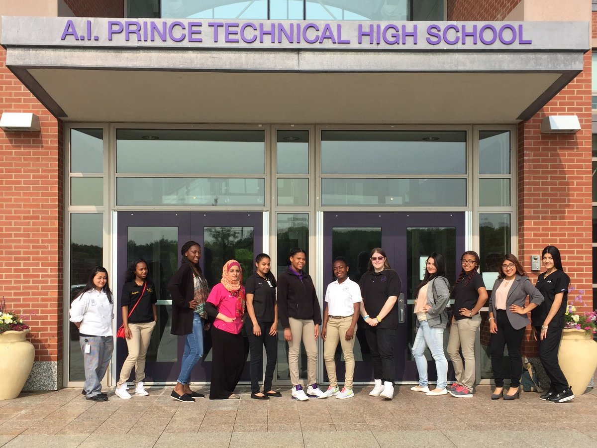 CTTechHS's tweet image. Congrats to all of the student leaders at #PrinceTech recognized with &quot;Outstanding Young Women of Prince&quot; awards.