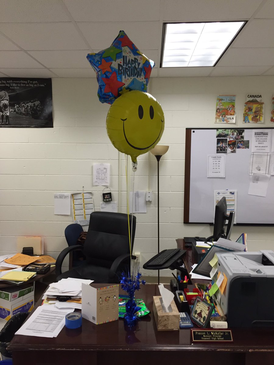 PrestonMcKellar's tweet photo. Nice early Birthday Surprise from HHS science department upon my return from lunch duty! #ThanksForRemembering https://t.co/Ur3g5lGEXe