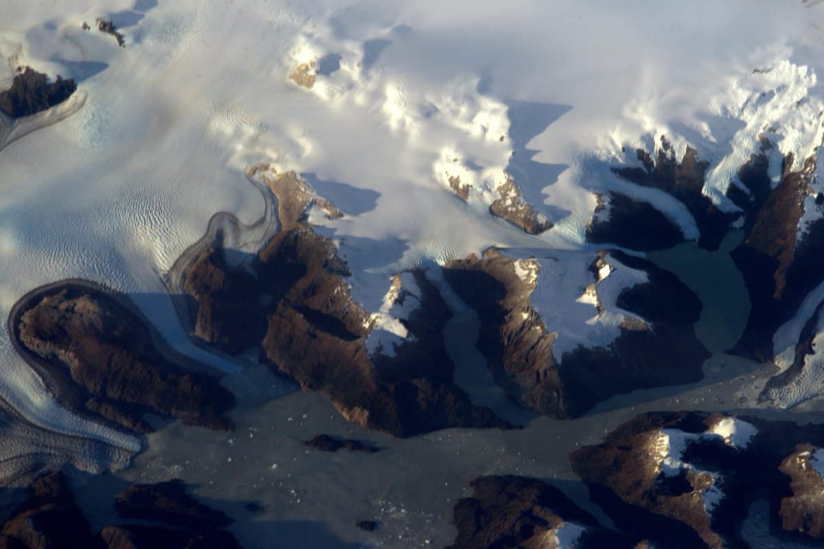 astro_timpeake's tweet image. We’re getting some great views of Patagonia’s ice fields just now flic.kr/p/HcfHWf