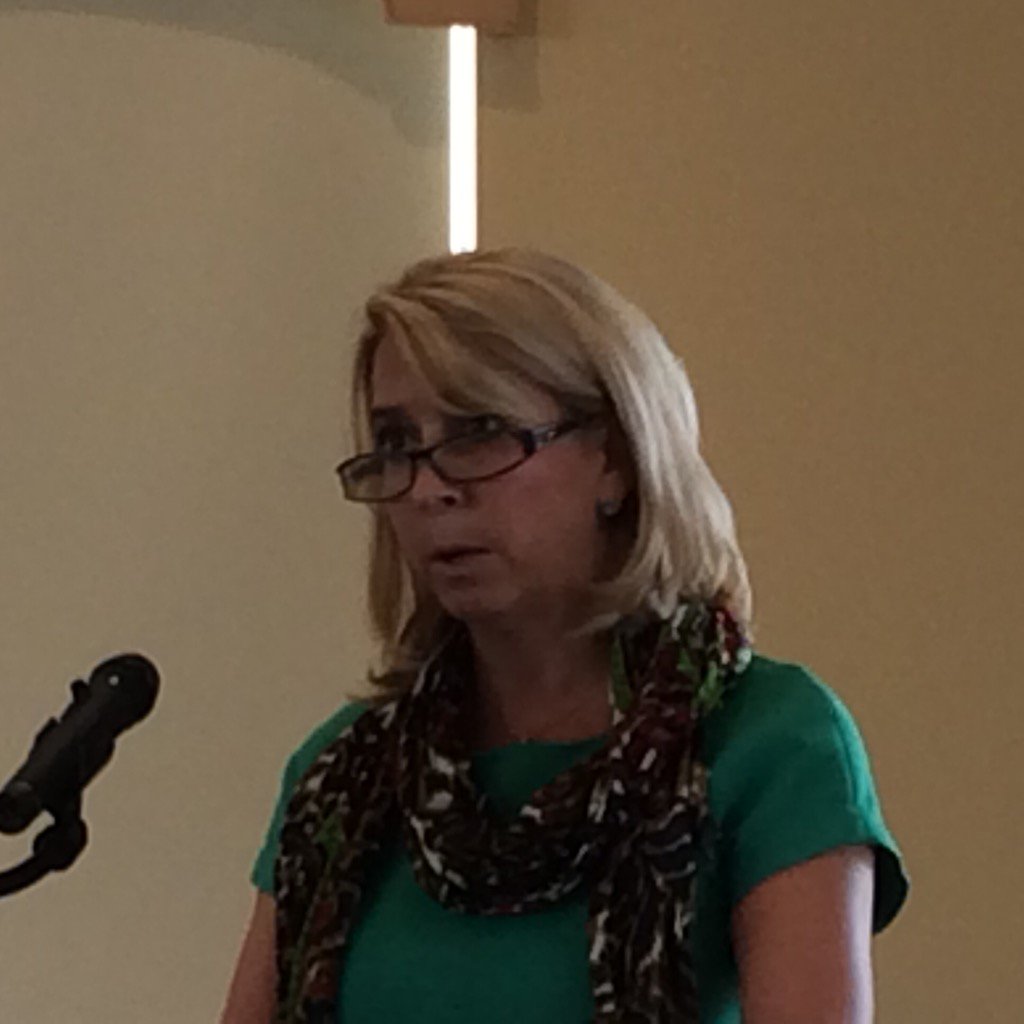 miacopino's tweet photo. Hon. J. Colburn explaining the Hillsborough South Drug Court.
#NHACDL https://t.co/udXRyDLfGj