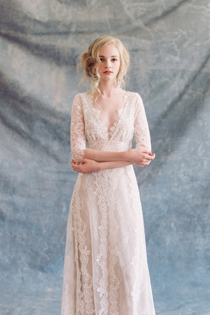 Classic simplicity meets bohemian romance in the @ClairePettibone Patchouli gown romantique.clairepettibone.com/products/patch…