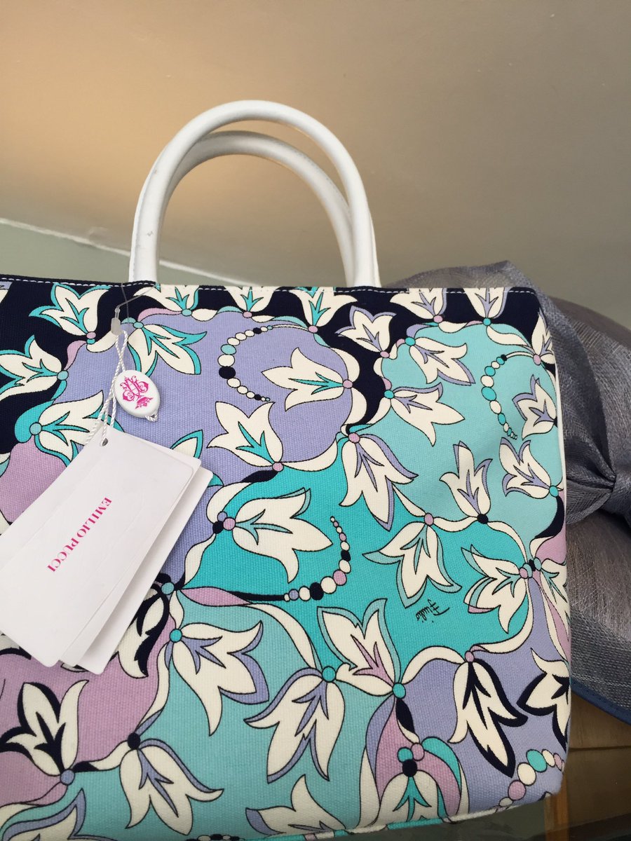 MLGteddington's tweet photo. Coveting this #Pucci bag
#designerfind #treatyourself #guiltfreeshopping https://t.co/veYSm3lzh9