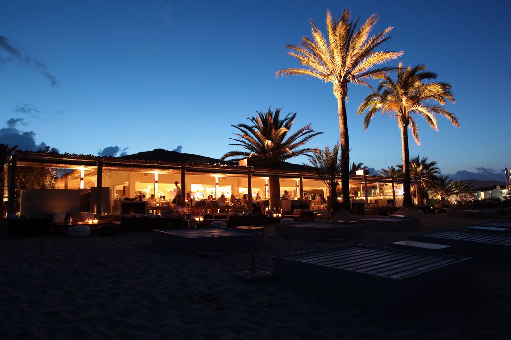 beachouseibiza's tweet photo. Now open for dinner. Rustic, authentic, honest and delicious Italian fare under the moonlight. Call +34 971 396 858. https://t.co/df41Gwxv94