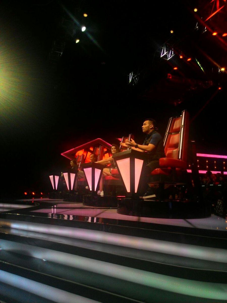 TheVoiceGTV's tweet photo. "Kamu kurang lepas nyanyinya. Masih ada yang nanggung" coach @Judikajude #TheVoiceIDLive https://t.co/tvBibBkg6F