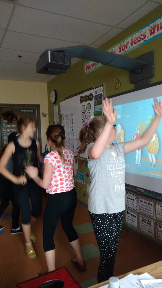 FayeLukeTony's tweet image. Having fun on a Friday afternoon. #dancingisfun