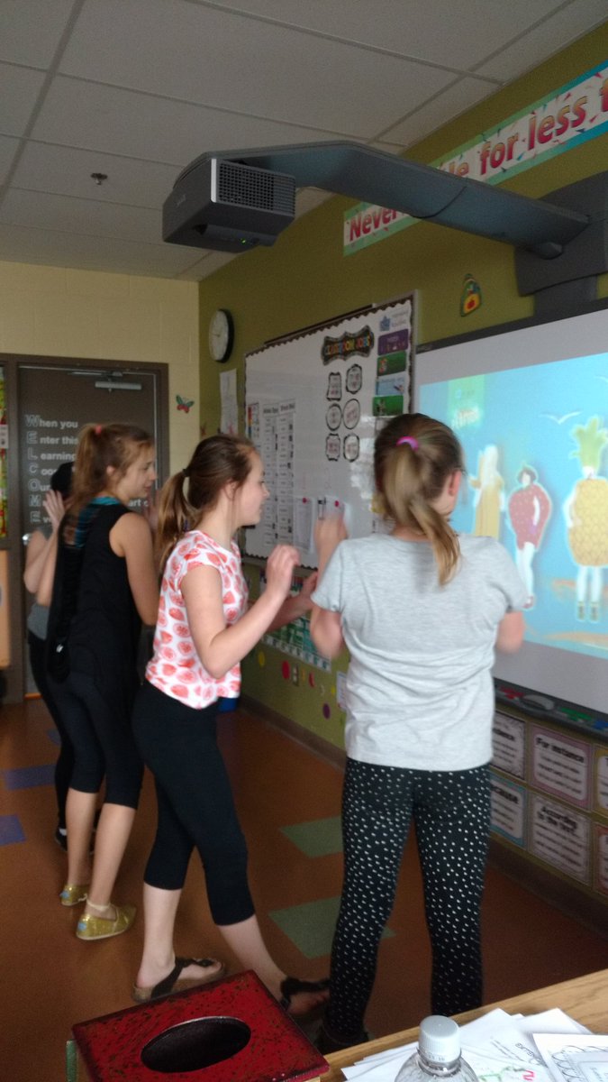 FayeLukeTony's tweet image. Having fun on a Friday afternoon. #dancingisfun