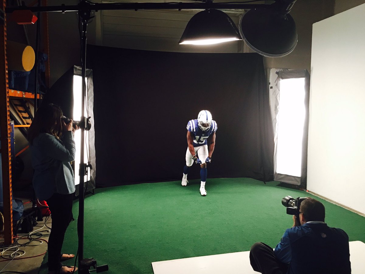 Adrarehs's tweet photo. @quantzphoto @mattjlange @TonyTQuist That's freaking awesome! Just a tad nicer than the #ColtsPhotoGarage haha https://t.co/Y6nCuaRi8G