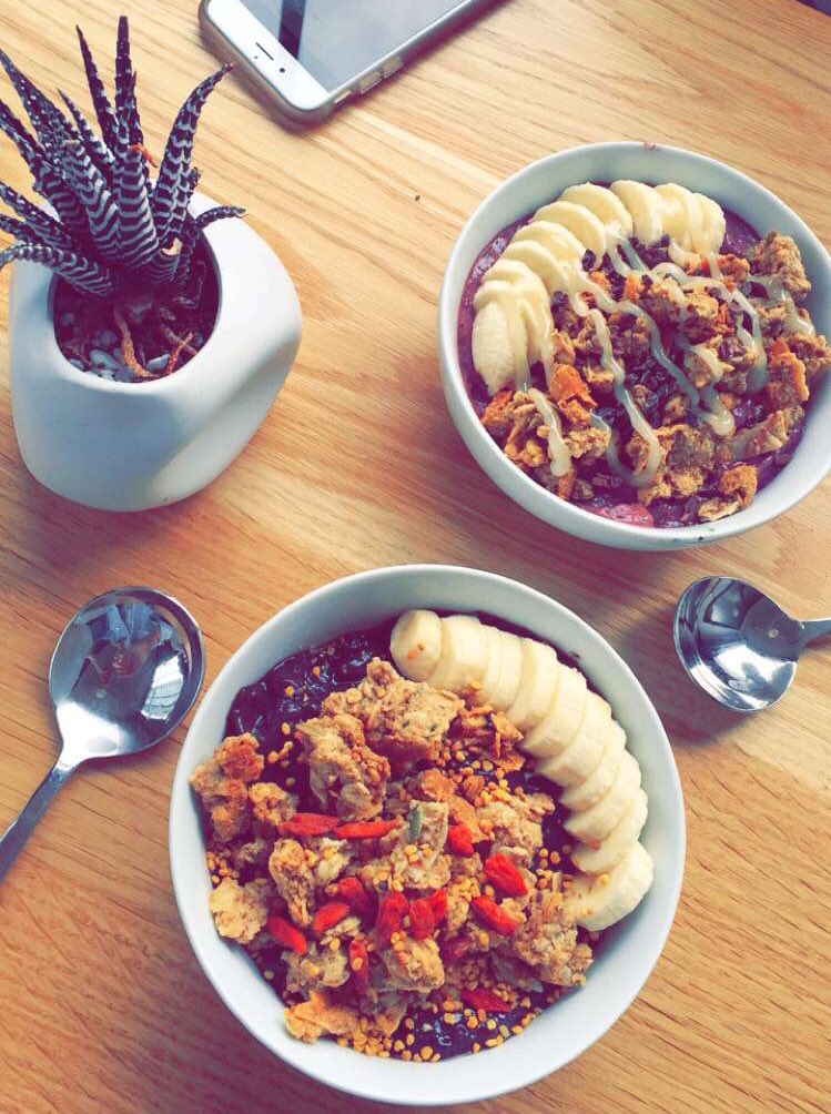 These acai bowls are too delicious. Thankfully someone in van has them <a href="/GloryJuiceCo/">Glory Juice Co.</a> 🙌🏼