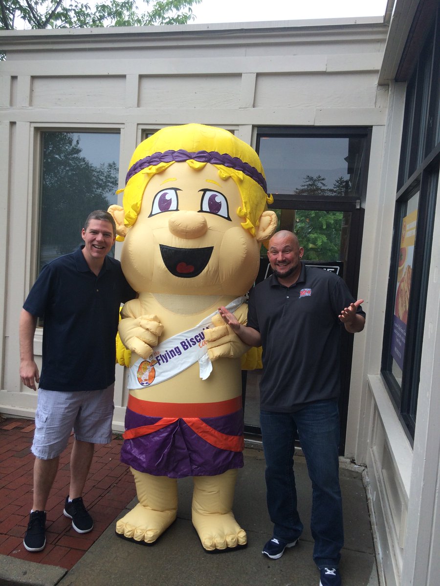 flyingbiscuitJC's tweet photo. #Biscuit Buddy found these guys hanging at with us today! https://t.co/8w4DUm2NVJ