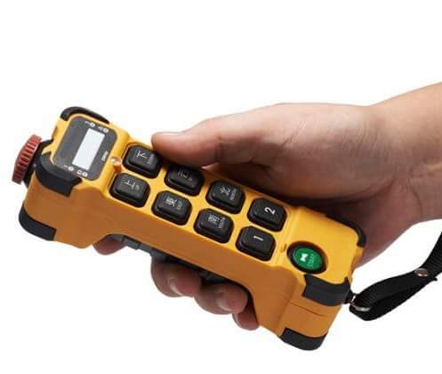 mollynbr's tweet photo. #Controle para sua #PonteRolante #Monovia #Guindaste confira em  https://t.co/DkbSTZz0td #overheadcrane #feimec2016 https://t.co/az87dwsiRk