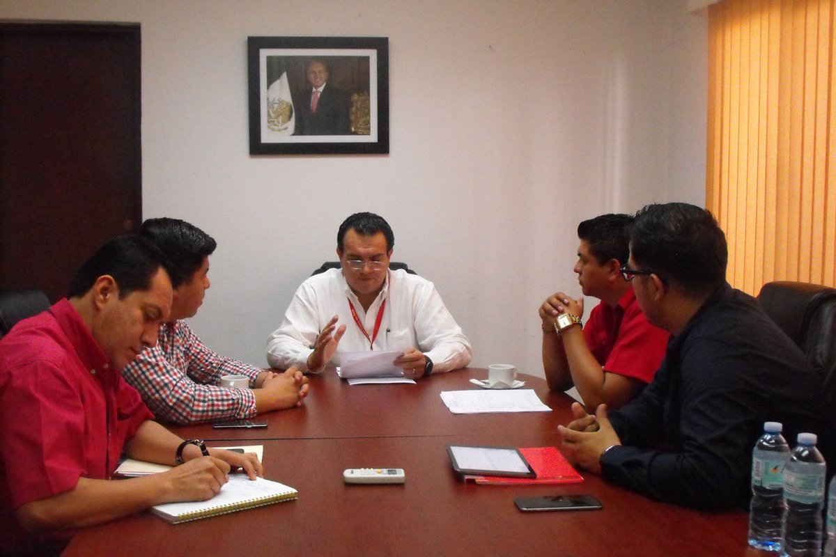 CEA_SLP's tweet photo. Presentación proy. de #aguapotable #alcantarilladosanitario revisados por área técnica p/su posible ejecución #CdFdz https://t.co/KvjYaGH42J