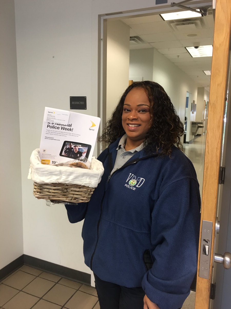 Making our rounds to the police Dept celebrating National Police week and saving them 50% off at other carriers ✌🏽️