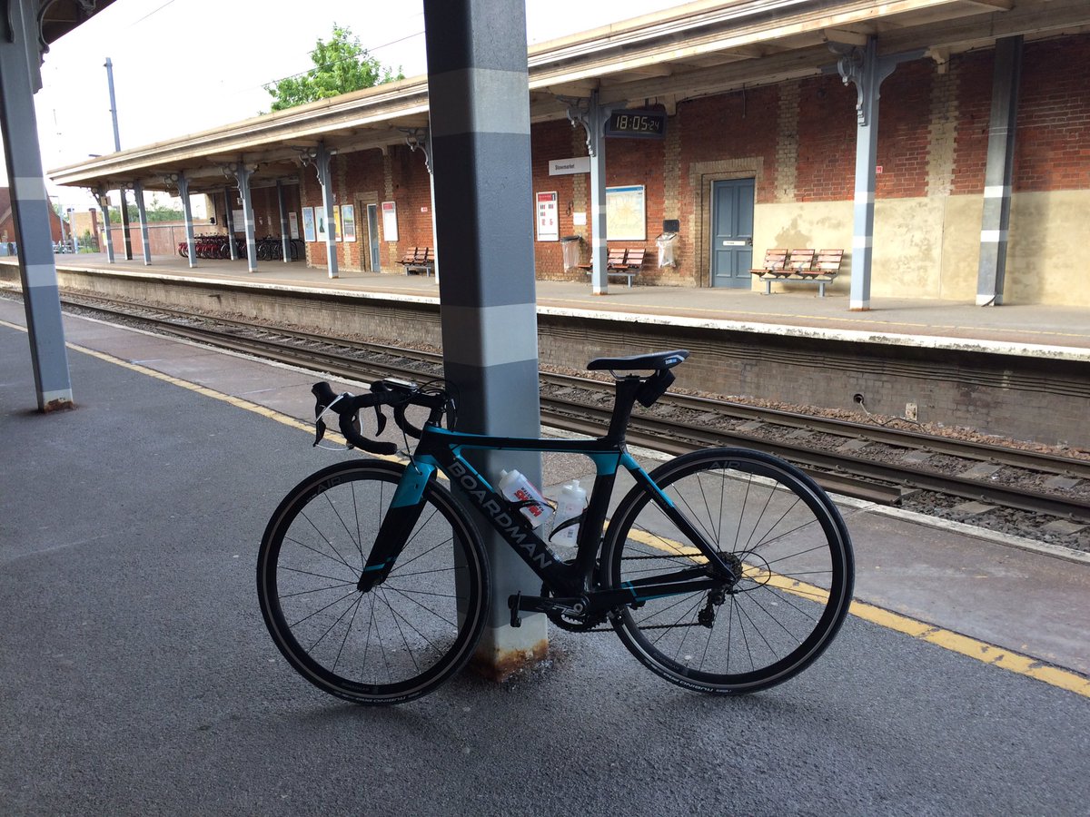 Fun ride to the beach today.  Quick glimpse at sea, 3 course lunch, 2hr crawl to station and train home.#training
