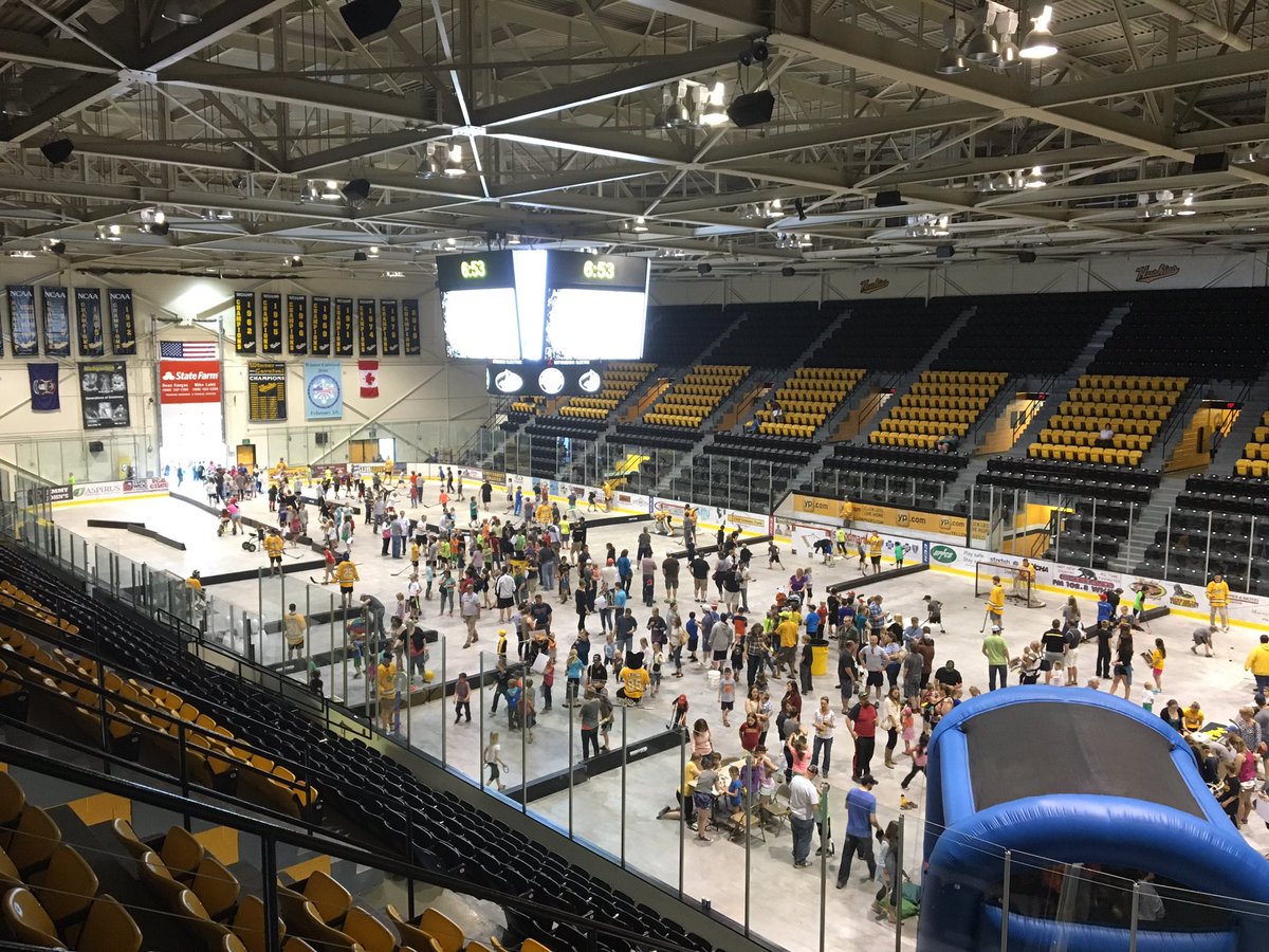 mtuhky's tweet photo. This is what it's all about. Thanks to the great fans who came out to see the Huskies tonight! #mtuhky https://t.co/VJjIjM0L60