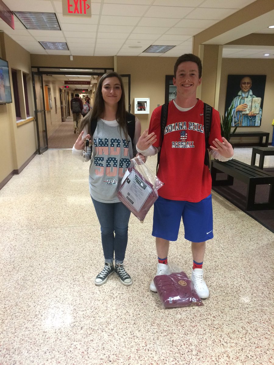 BJPS_2016's tweet photo. Shoutout seniors on the best day of #seniorweek !!! 🇺🇸🇺🇸 https://t.co/eSvqjayiV3
