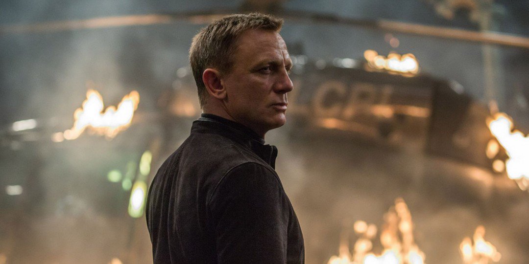 AskMen's tweet photo. The Money Daniel Craig Turned Down To Reprise James Bond Will Make You Physically Ill https://t.co/Qu5ok4sfhg https://t.co/fOIKW6hRo9