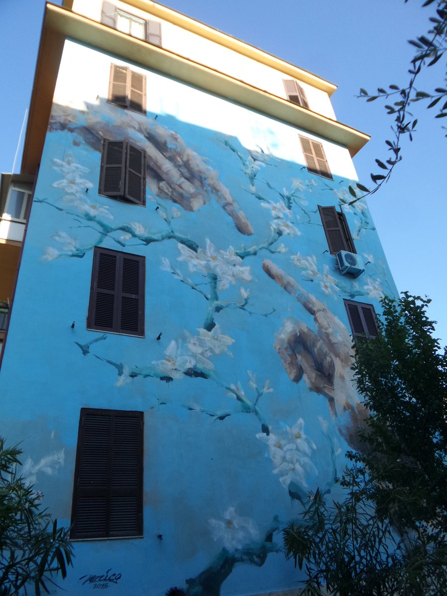 StreeTales's tweet photo. La distanza tra #uomo e #natura nelle pennellate di #jerico! La #streetart omaggia #michelangelo e #vangogh https://t.co/m7HyaUbaxA