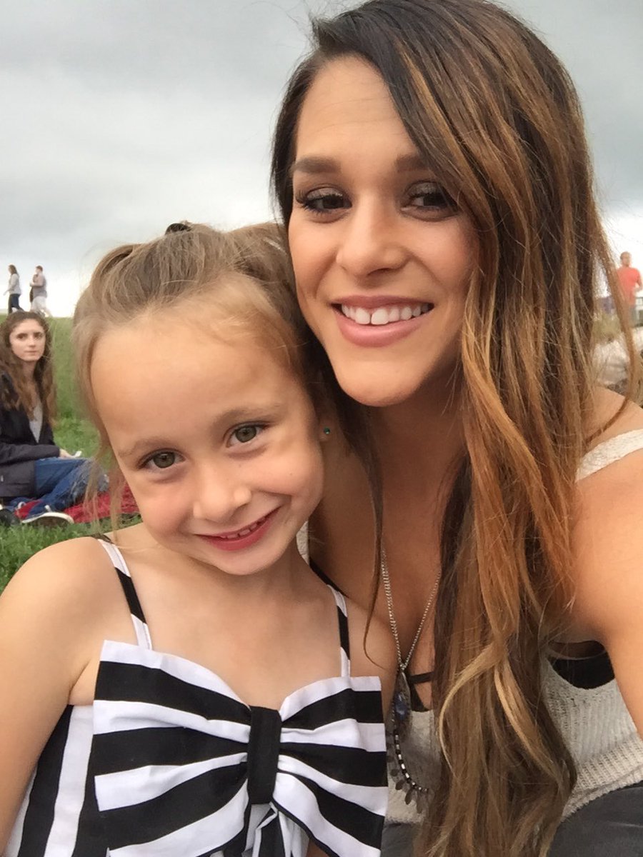 erickargreen's tweet image. ELLIE GOULDING #AMPLiveFeed