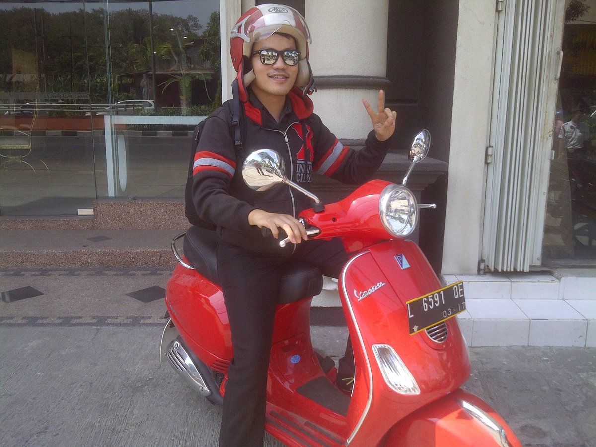 aryadwica's tweet photo. #ims_helm kapal selam ditumpangi desi..pakai helm selamatkan diri @IMS_NET https://t.co/B5nKq8bhBf