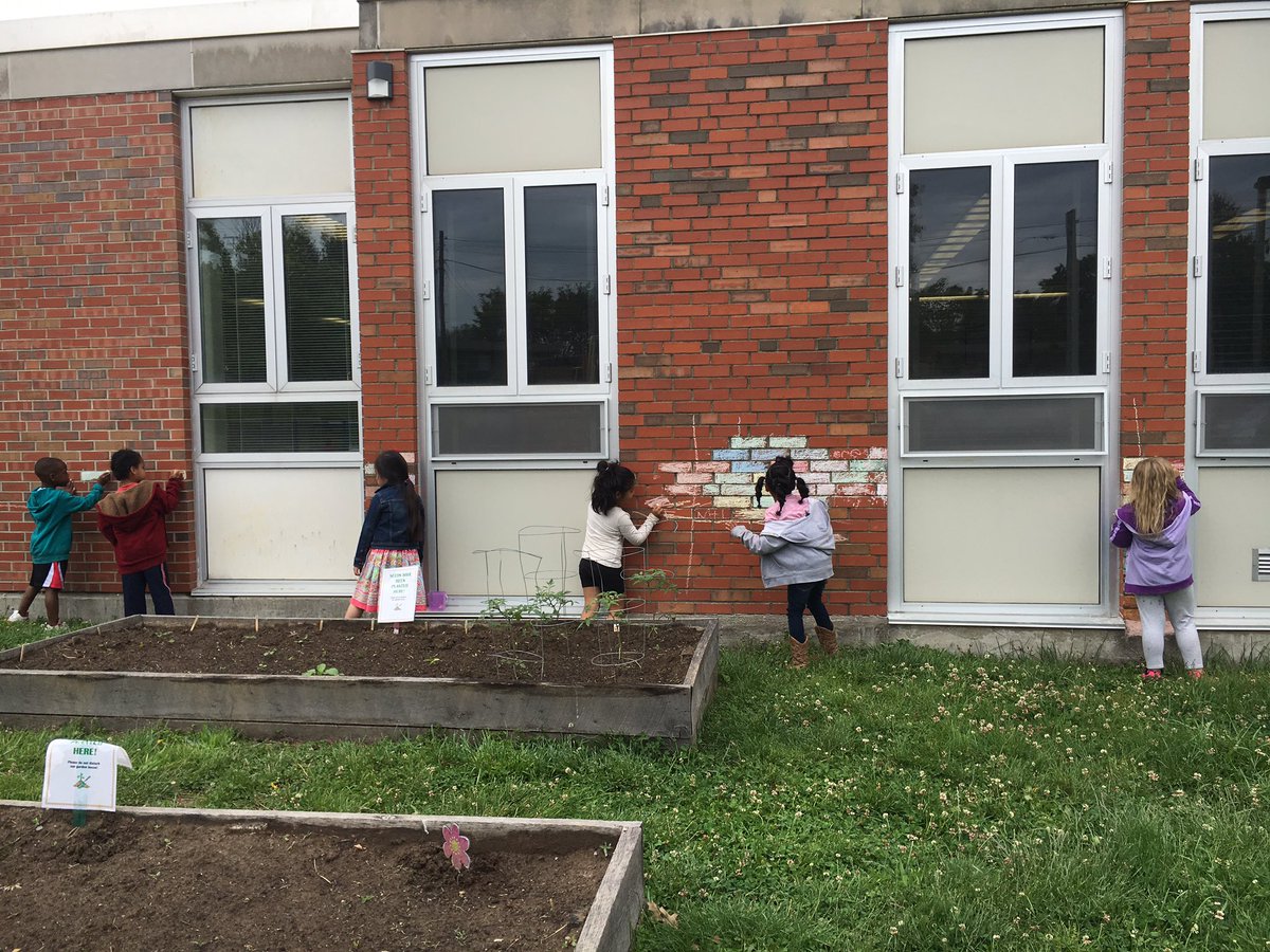BeringerDen's tweet photo. Not letting the rain ruin our day! #brebest https://t.co/lTOXnrGrj5