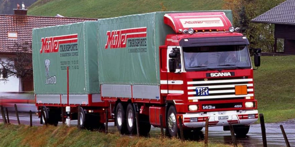 ScaniaGroup's tweet photo. 1988: New 3-series wins Truck of the Year award. What was special about the interior of this truck? #scania125 https://t.co/VqEnGmA5eY