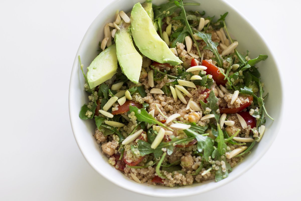RealFoodHonest's tweet image. New recipe alert!  This make-ahead quinoa salad is bursting with so many delicious flavors. bit.ly/1Xo1ban