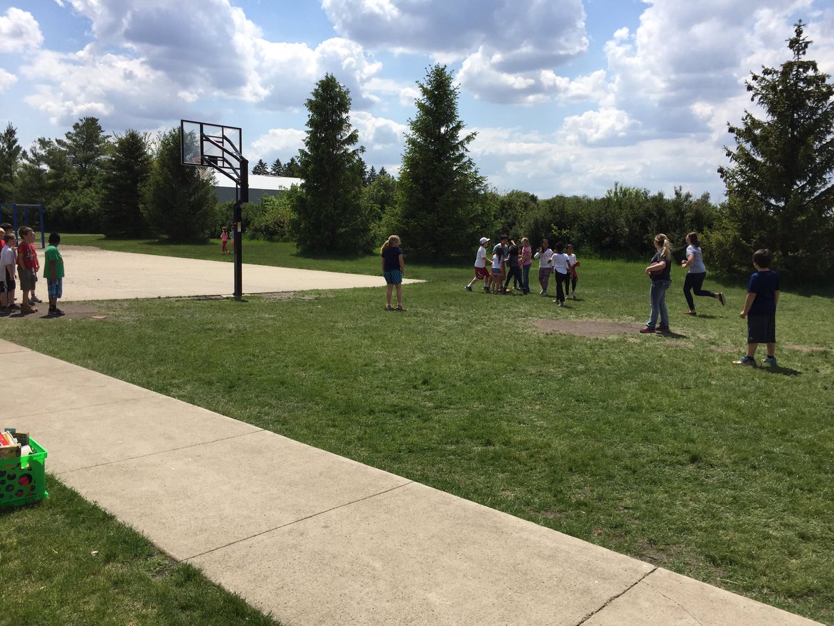 MsMilnersClass's tweet photo. Boys versus girls in kickball game. @FonkensClass #EGElem https://t.co/BPBI0pdIMW