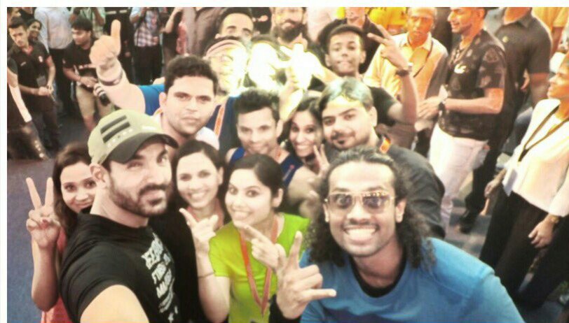 BarkhaVyas's tweet photo. Spot me!!! #WorkoutWithJohn @dlf_cyberhub @reebokindia @TheJohnAbraham @JabongIndia https://t.co/o4aY54gz8v