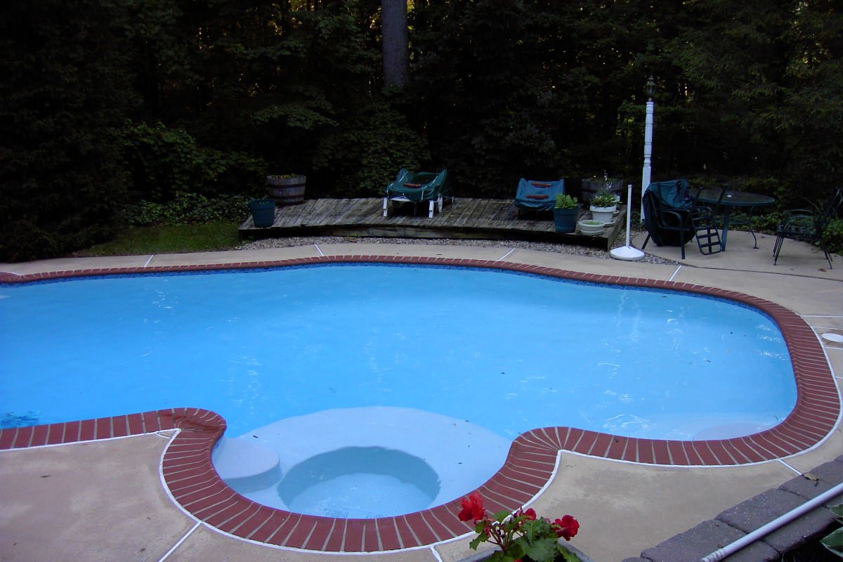 CompletePoolPA's tweet image. Never leave a young child unattended near water, do not trust a child’s life to another child