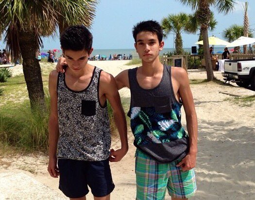 Lucasdobreedits's tweet photo. twin throwback https://t.co/KAwnF8gBU5