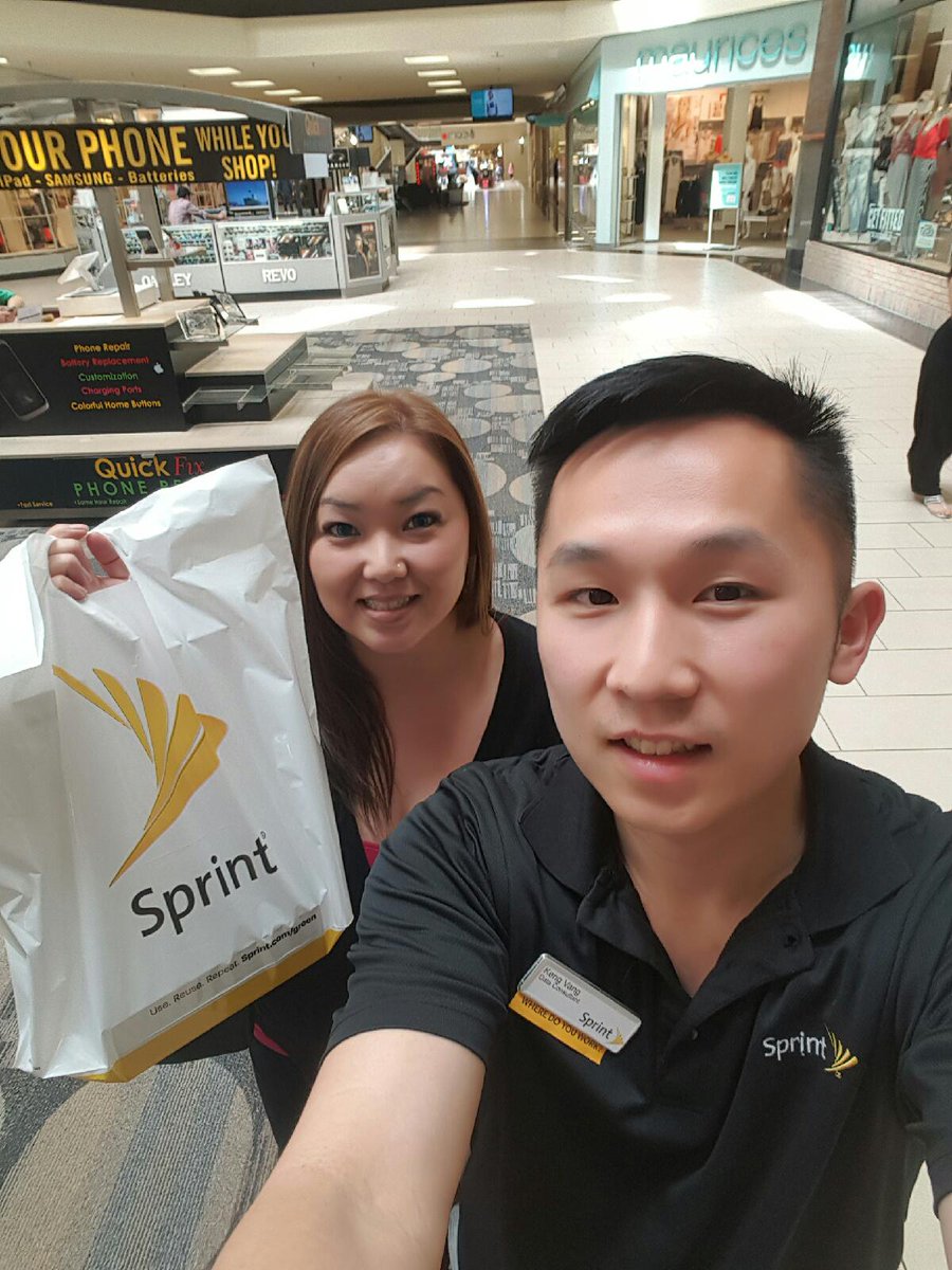 phoneguy651's tweet photo. Keng starting off his Friday helping a customer with  a new line of service  welcome to @sprint #MWK @fullybop https://t.co/1aAu4iUAwG