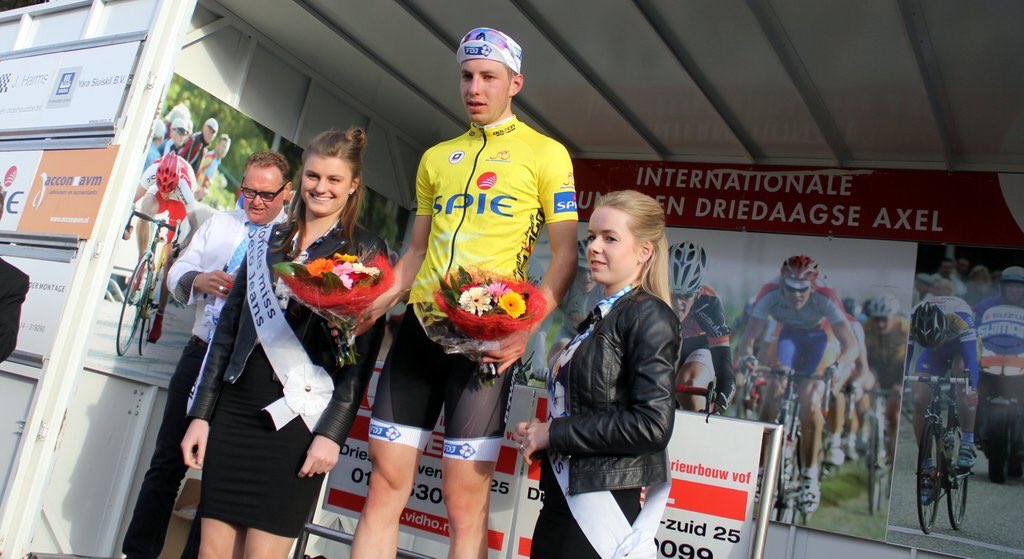 GazetteDesSport's tweet photo. #3JD l Première sortie officielle de la @u19racingteam et 1e victoire. @mael_guegan leader des @J3Daxel ! 💪🇫🇷 #U19 https://t.co/z4Uthhp17b