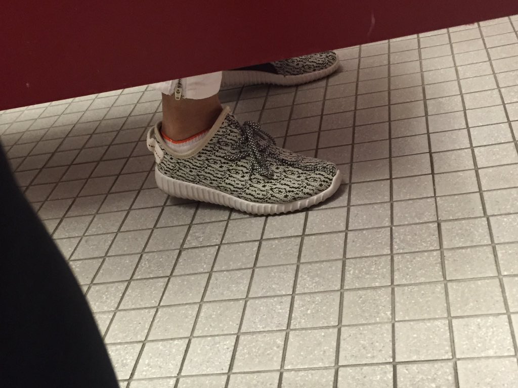 BettyBarragan2's tweet photo. See a lady next to me rocking some #Yeezys! Not to mention I work with nothing but 50-60yr olds!!! 😂😂😂😂😭😭 #GramStyle https://t.co/0HA0VJg6IA