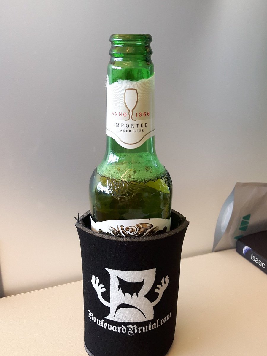 BarriqueNum's tweet photo. AH BEN TABASLACK! Ça sert AUSSI à garder ta bière au frette!
Cc @boulevardbrutal
#FacteurPratique #BoireAvecStyle https://t.co/q9JEpIOm6o